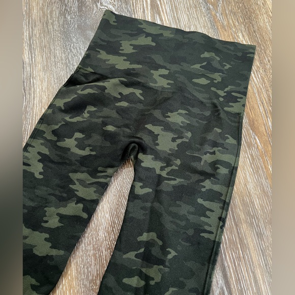 Spanx Seamless Camo Leggings - Picture 4 of 5